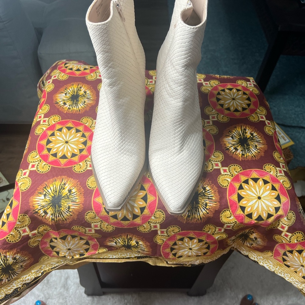 Elegant Oasis Society Cream Oasis SocAnkle Boots - Picture 7 of 13